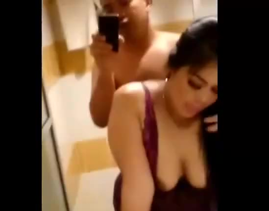 Kenikmatan Ngentot Tante Di Depan Kaca