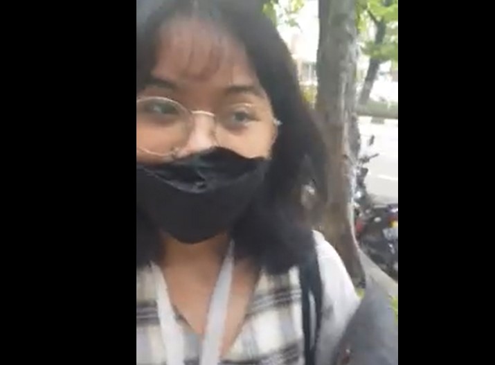 Ngecrot Sperma Di Wajah Abg