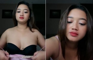 Lalita Imut Pamer Belahan Susu