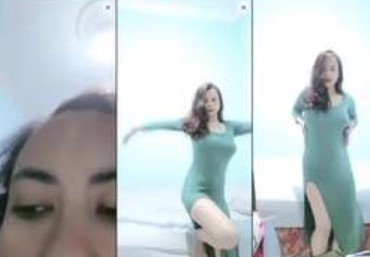 Miss Tokyo Colmek Pakai Timun