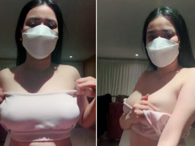 Miss Rosalinda Mandi Sambil Pamer Lekukan Tubuh